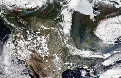 Long-range transport of Canadian wildfire smoke to the central and eastern United States: active fire points and smoke plume observed from NOAA-20 VIIRS on 7 June 2023. © NOAA Satellites